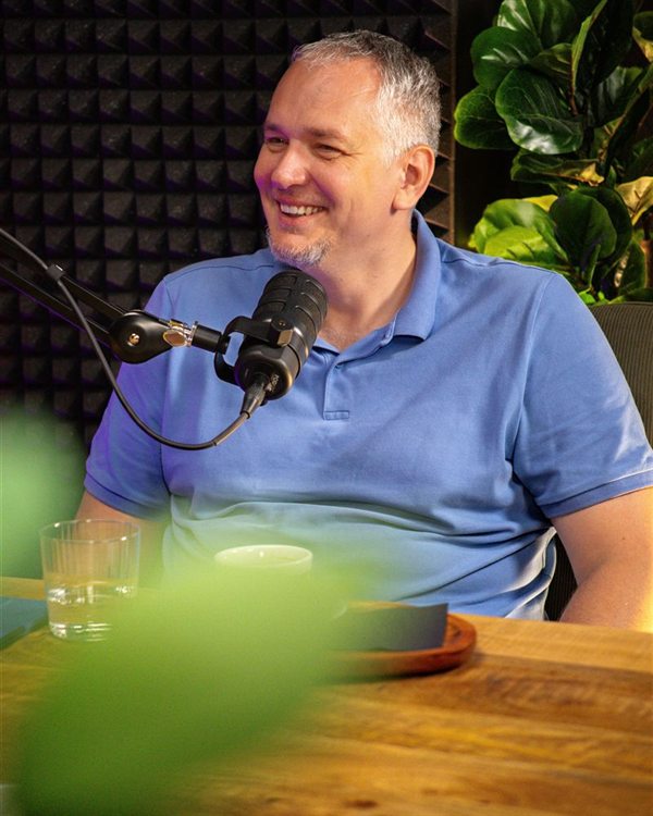 Tomáš Kromka v podcastovom štúdiu